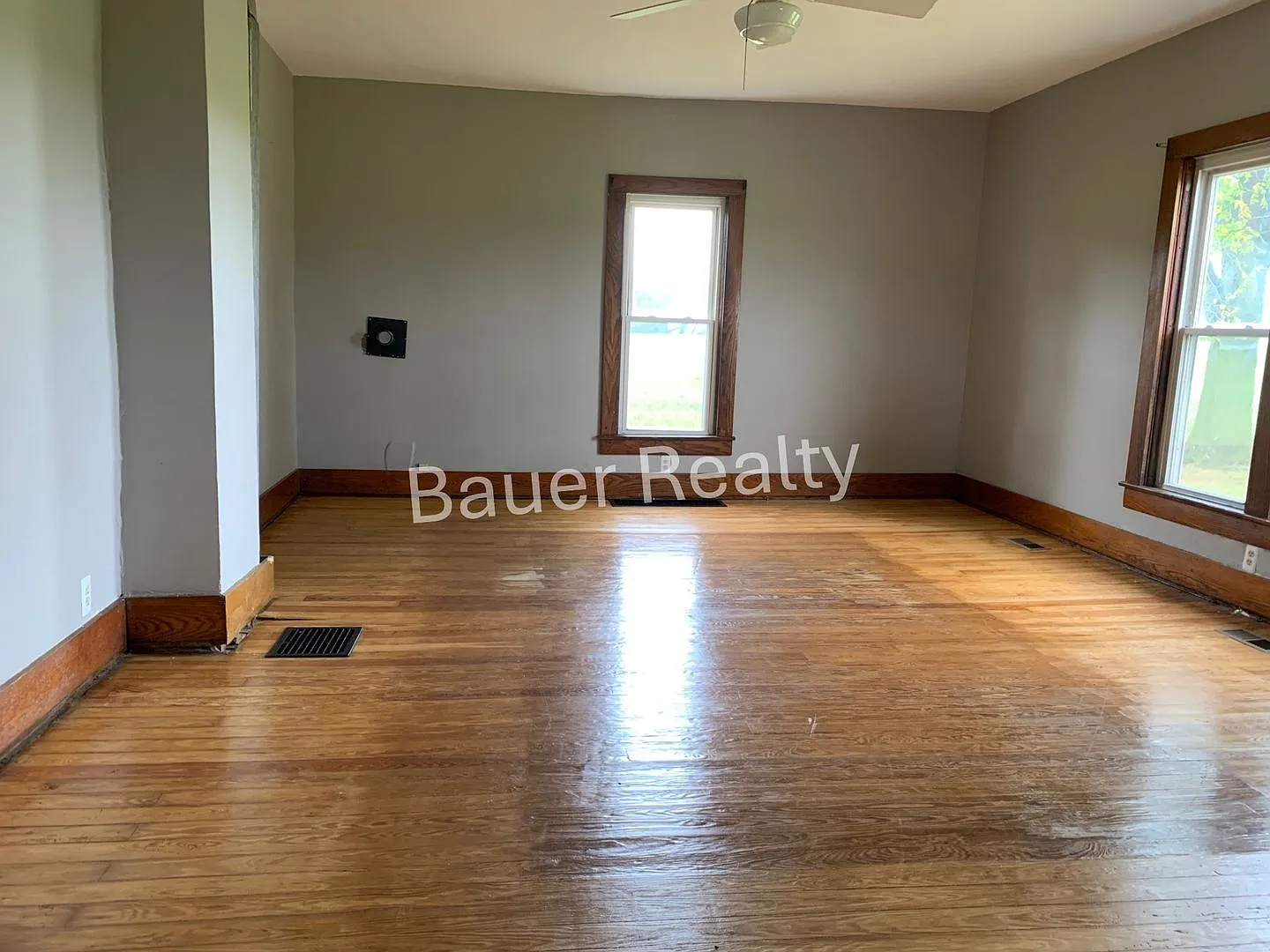Country Living Four Bedroom! — Photo 3