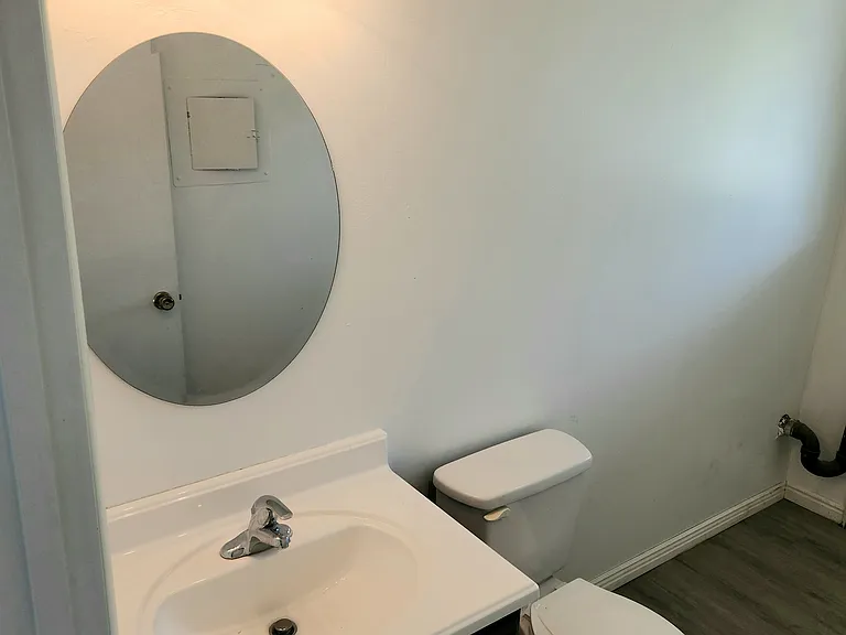 1597 E Stratford Ave — Photo 5