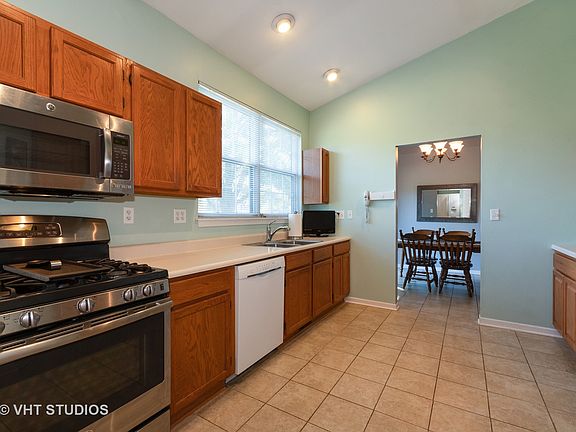 5th image of 606 Salem Cir