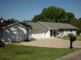 509 River Hills Rd, Mankato, MN 56001