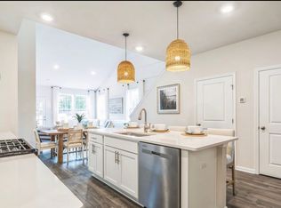 31 Victoria Gardens Sq, Neptune, NJ 07753
