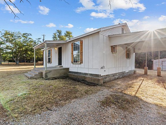 3rd image of 110 Lesa Ln