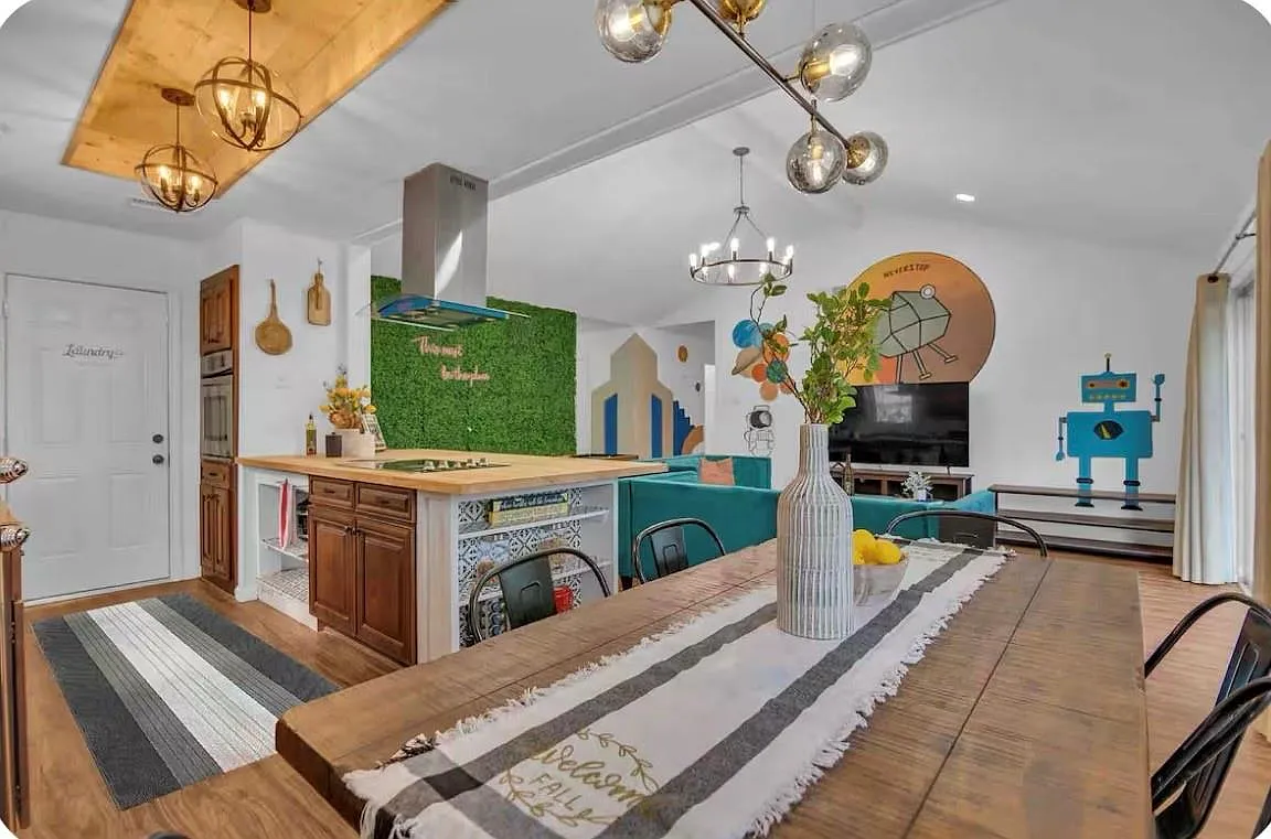 3 bed, 2.0 bath, 1635 sqft, $2,500 — Photo 2