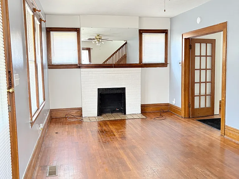 2405 Vaughan Ave — Photo 3