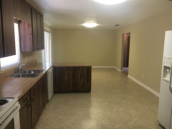 4th image of 4526 NW 32nd Ave
