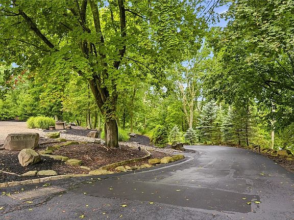 4th image of 3360 Evergreen Rd