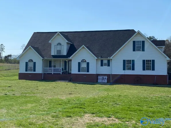 1890 Lawrence St E, Russellville, AL 35654