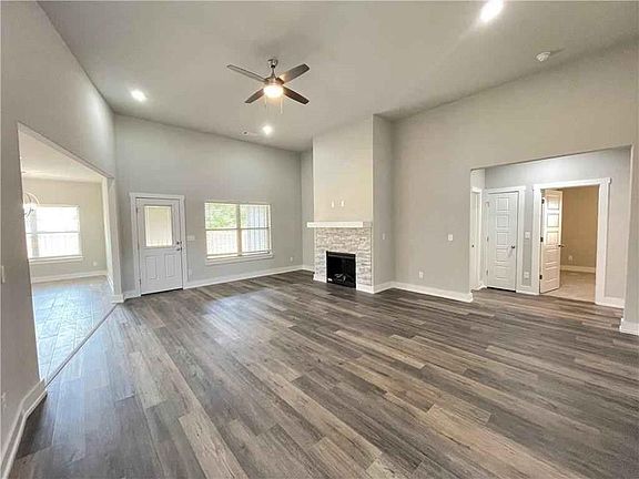 5th image of 2672 N Justin Dr