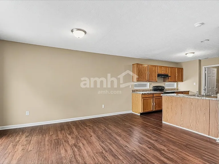 695 Mountain Pine Dr — Photo 5