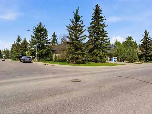 13919 E Evergreen St SW, Calgary, AB T2Y 2X4