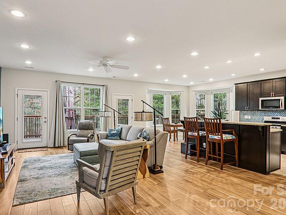 2nd image of 29 Saddle Top Rd