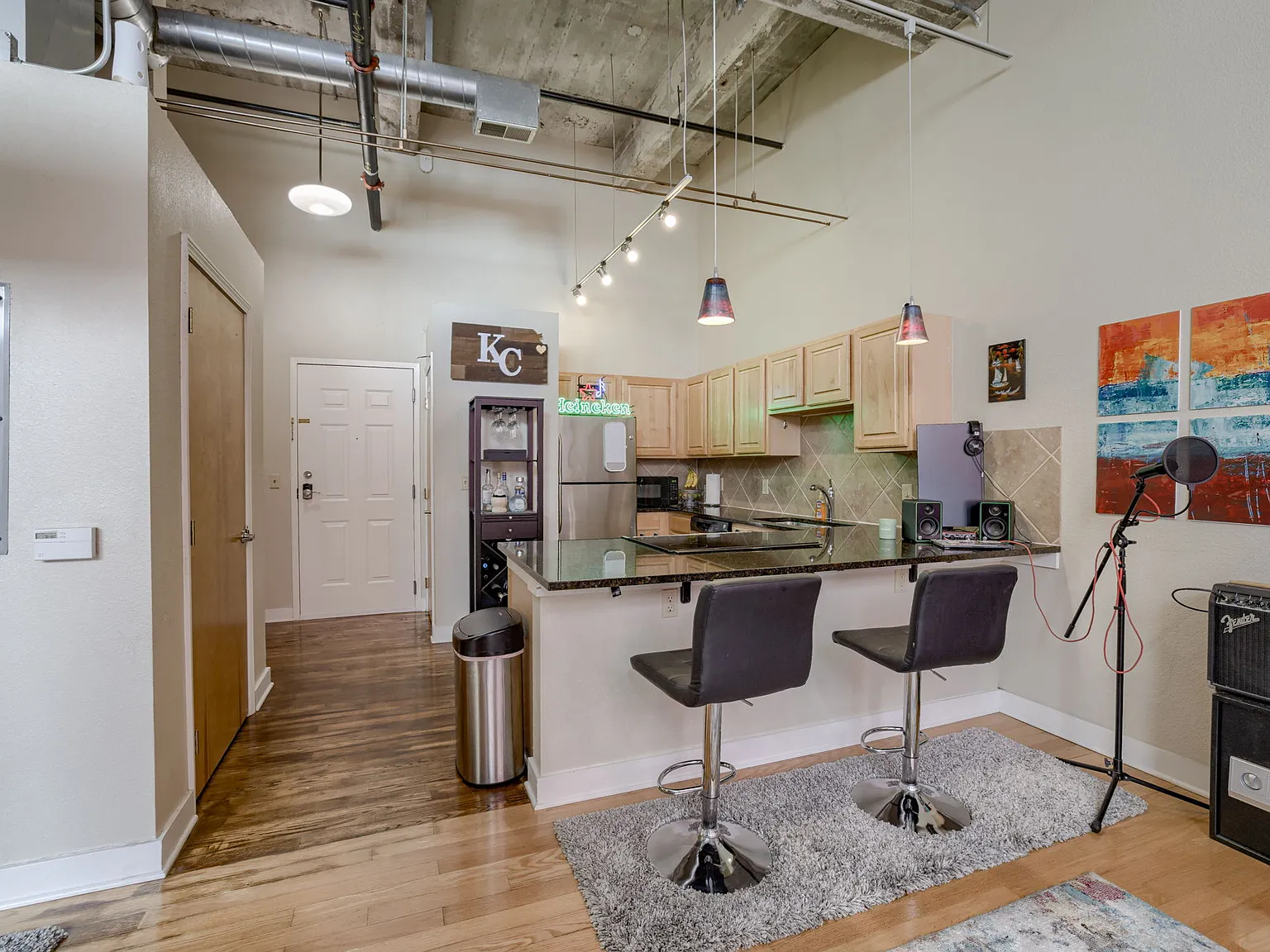 1 bed, 725 sqft, $1,400 — Photo 3