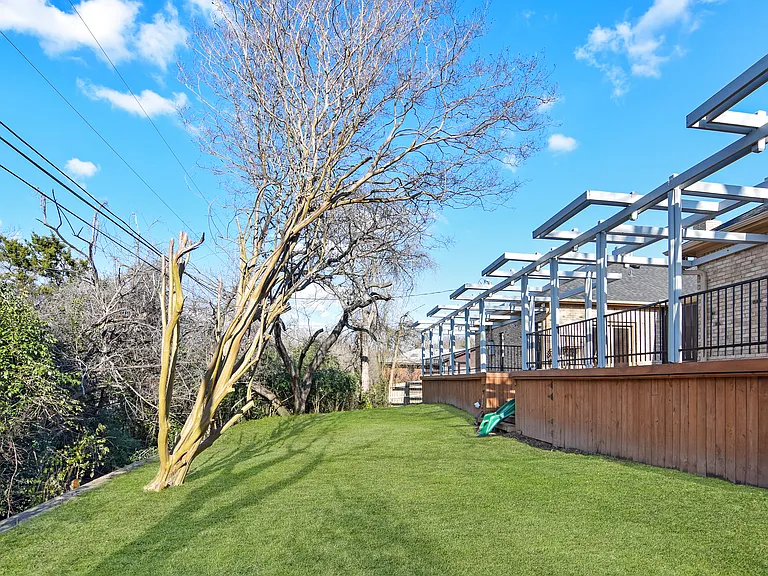 605 Pecos Trl — Photo 23