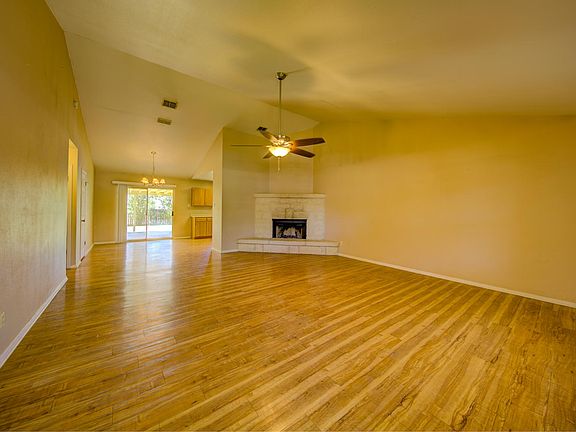 4th image of 209 Deer Creek Dr