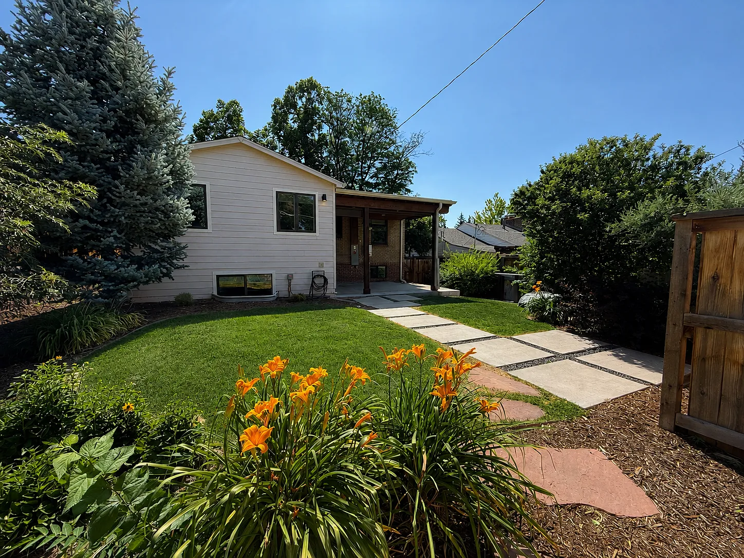 4 bed, 2400 sqft, $4,950 — Photo 2
