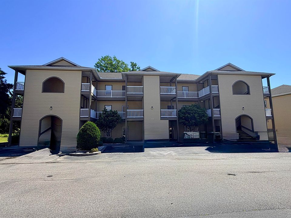 1st image of 4104 Pinehurst Circle #2L