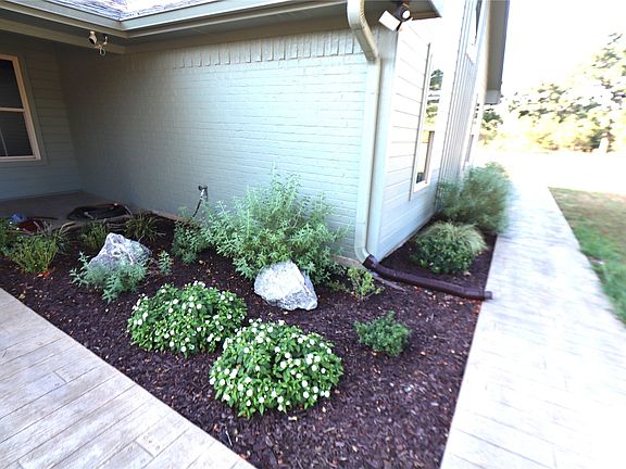 4th image of 2 Hickory Pl