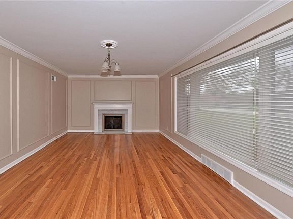 4th image of 11 Williamsburg Estates Dr