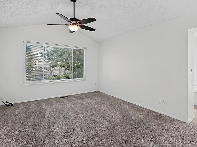 11422 W Parkhill Dr — Photo 8