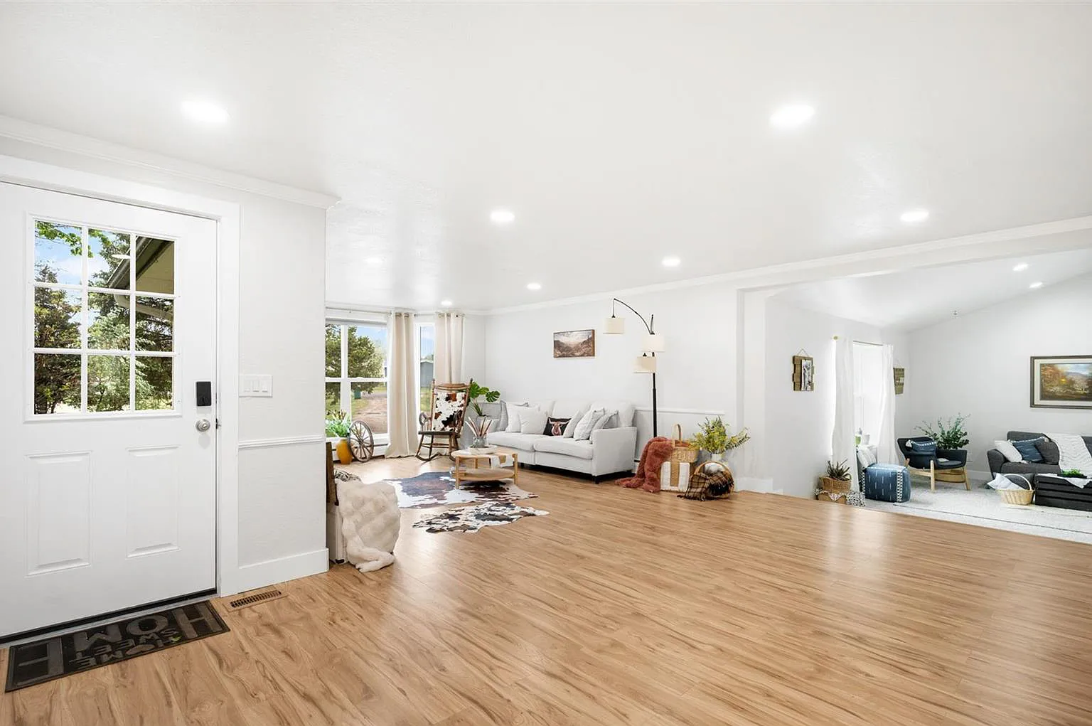 4 bed, 2731 sqft, $4,195 — Photo 3