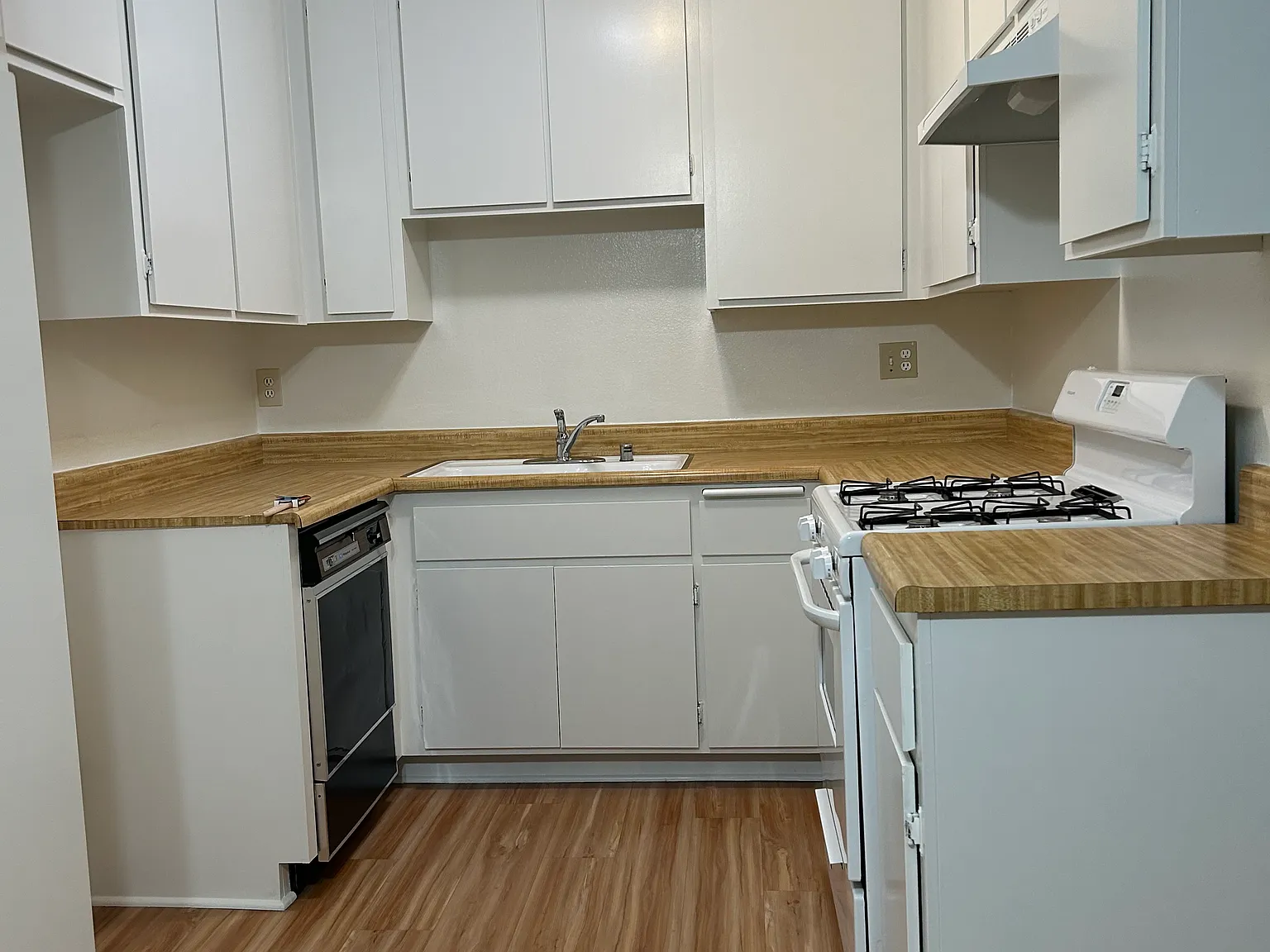 1 bed, 700 sqft, $1,850 — Photo 2