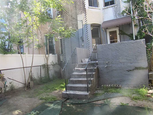 Rented by Mitra Hakimi Realty Group, LLC | media 20