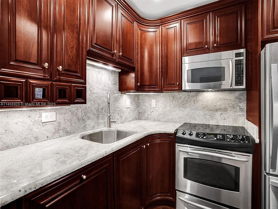 1st image of 3020 NE 16th Ave APT 201