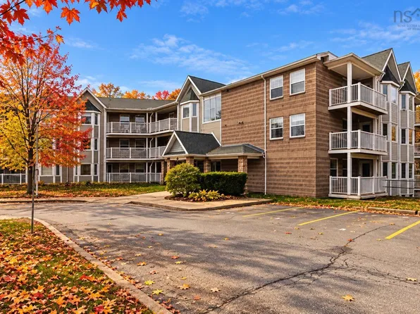 83 Kearney Lake Rd #202, Halifax, NS B3M 4E6
