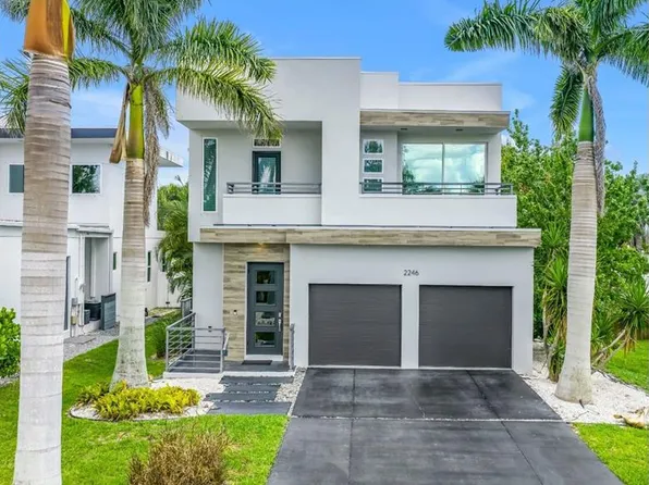2246 Fiesta Dr, Sarasota, FL 34231