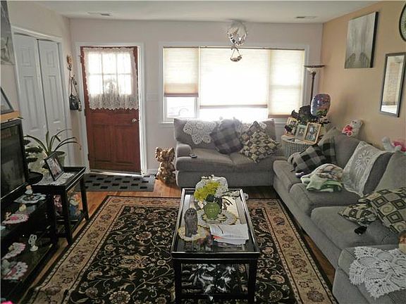 Updated hardwod floors in living room