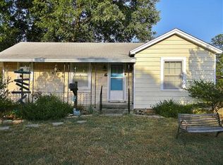 1025 N Pine St, Waurika, OK 73573