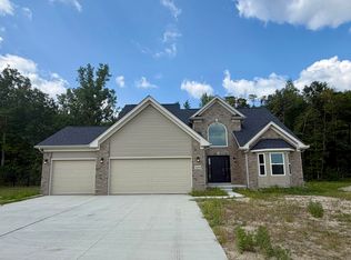 26066 Pennington Ct, Brownstown, MI 48134