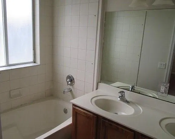 3 bed, 2.5 bath, 1482 sqft, $2,300 — Photo 4