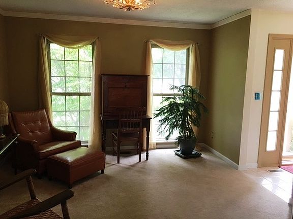 4th image of 608 W Glen Arbor Way