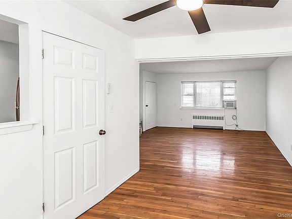 4th image of 60 E Carmans Road