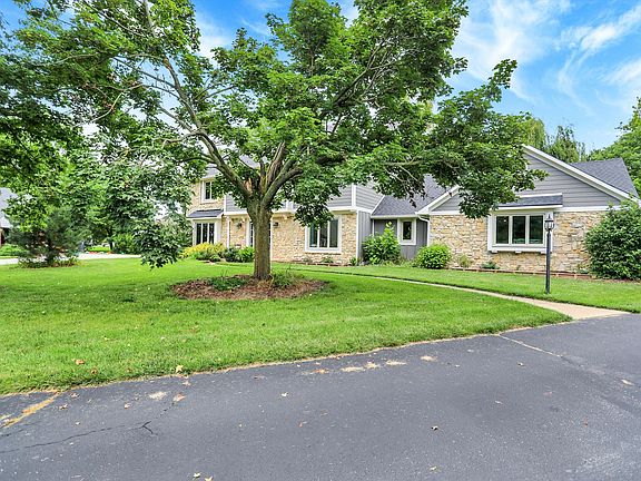 3rd image of 125 Lynn Ct