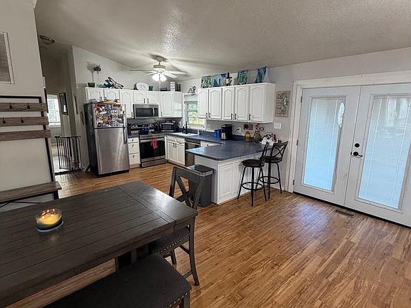 3rd image of 1223 Pine Ave
