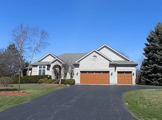 1608 N Applewood Ln, Spring Grove, IL 60081