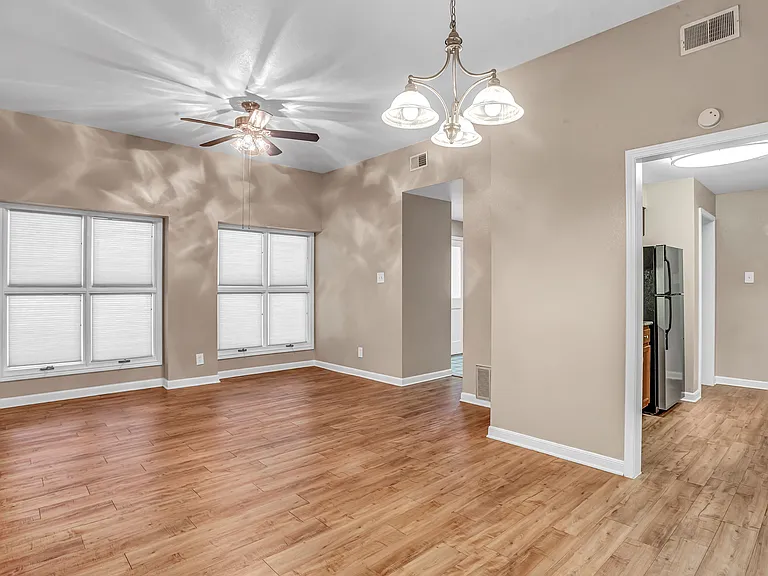 The Tuscany Apartments — Photo 28