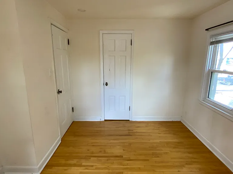 2 bed, 1.0 bath, 938 sqft, $1,275 — Photo 11