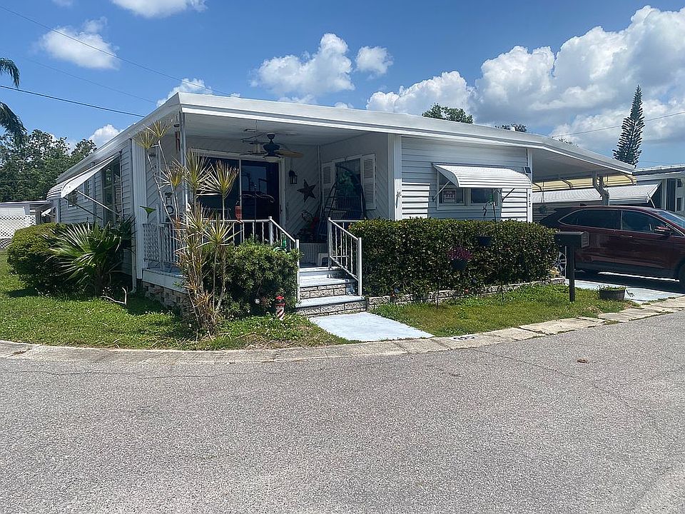 Nice corner lot 
