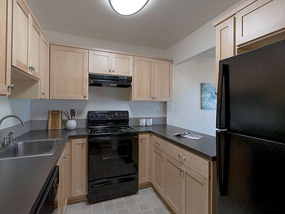 4th image of 6345-6415 NE Glisan St #14