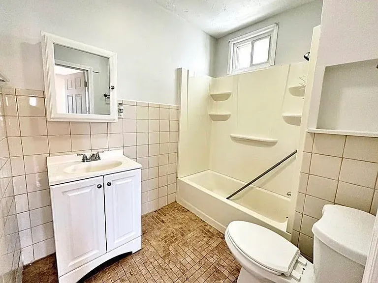 110 Everett St #2 — Photo 10