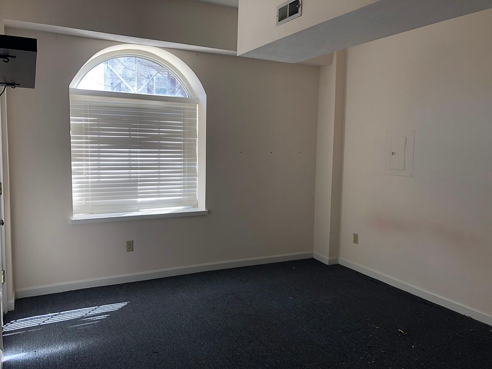 Living/ Bedroom Area