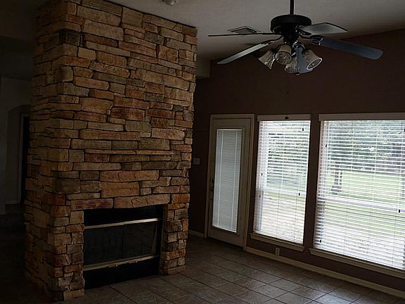4th image of 6185 Forest Dr