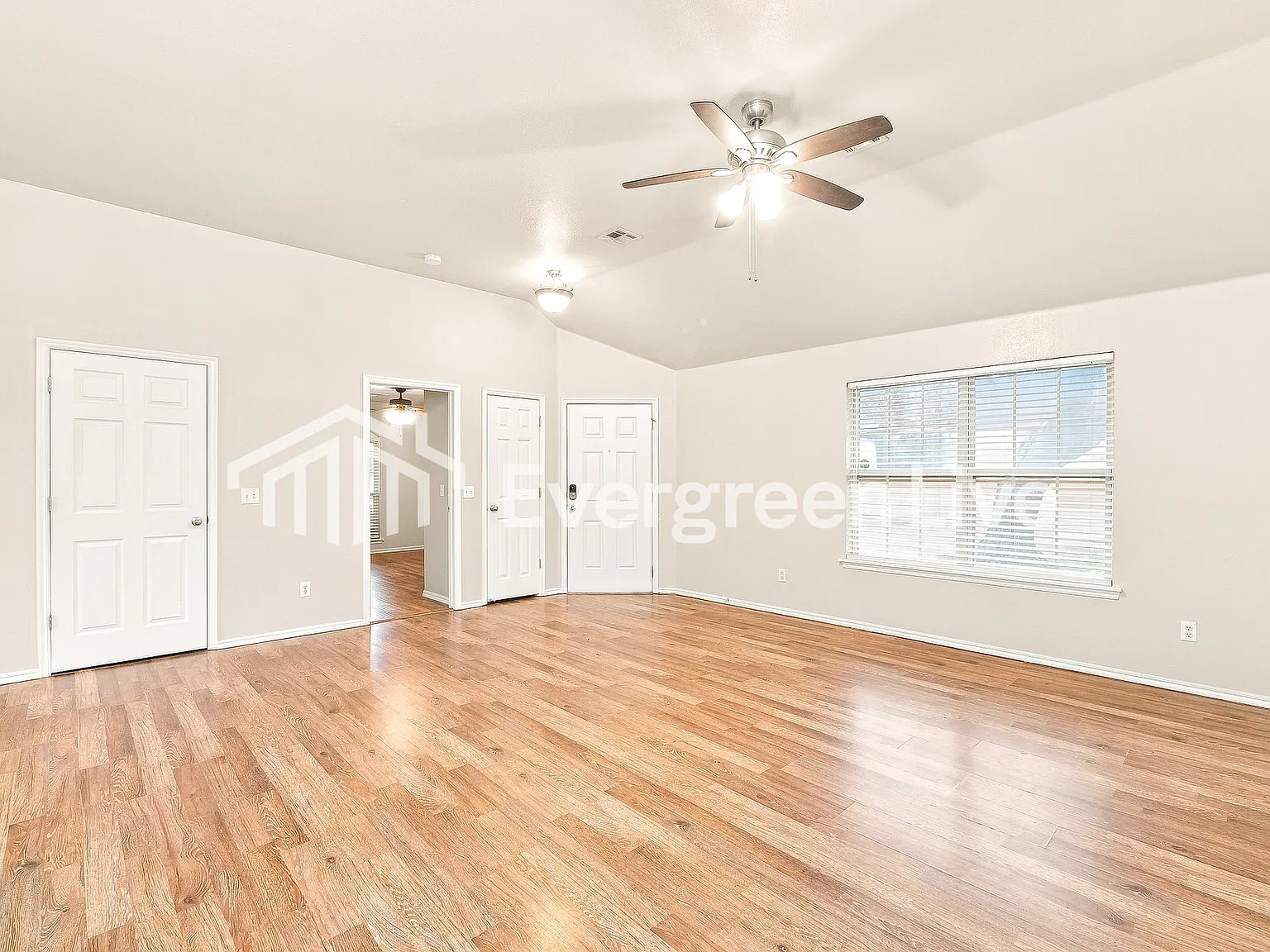 3 bed, 2.0 bath, 1314 sqft, $1,445 — Photo 3