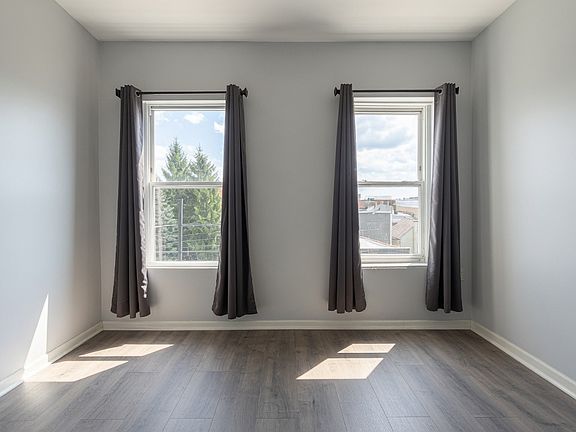 3rd image of 1309 W Huron St APT 3R