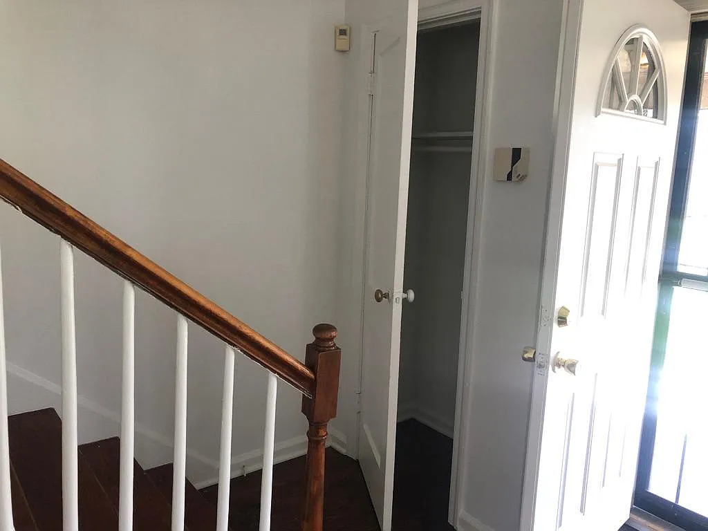 3 bed, 1100 sqft, $1,450 — Photo 2