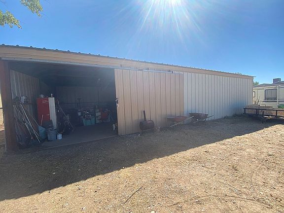 Metal workshop 1272 sqft.