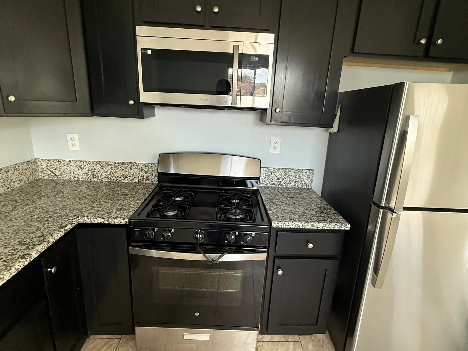 5 bed, 1700 sqft, $3,995 — Photo 3
